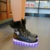 Flauschige Stiefel mit LED-Licht Kawaii-Stiefel