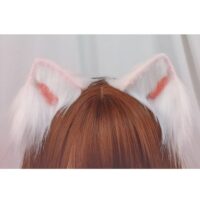 białe kocie uszy