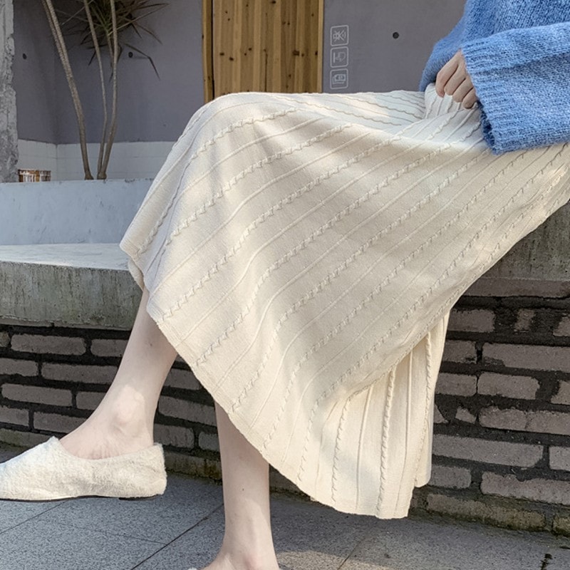 Japanese Casual Plaid Pleated Flowy Midi Skirt