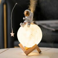 ضوء ليلي لرائد الفضاء كاواي مع مرطب رائد فضاء كاواي