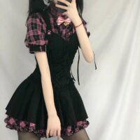 Rosafarbenes, kurzärmliges, kariertes Midikleid im Lolita-Stil mit Trägern Harajuku-Kawaii