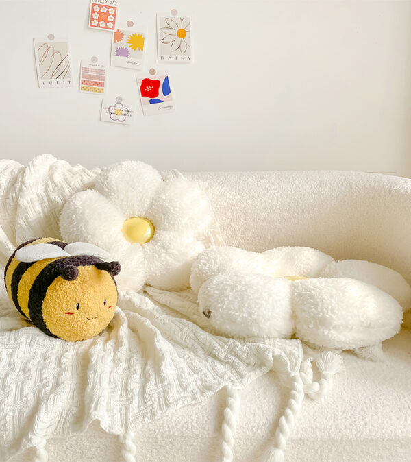 Kawaii Daisy Bee Plush Toy Bee kawaii